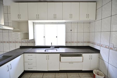 Casa para alugar com 276m², 3 quartos e 2 vagas