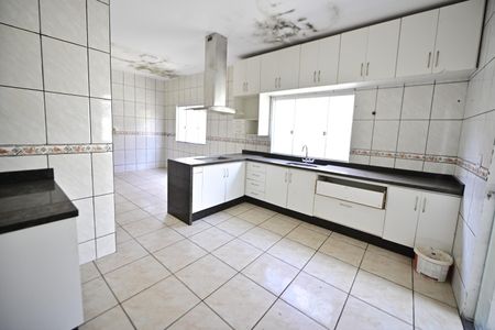 Casa para alugar com 276m², 3 quartos e 2 vagas