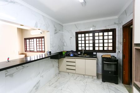 Casa para alugar com 175m², 4 quartos e 2 vagascozinha