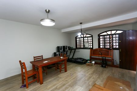 Casa para alugar com 175m², 4 quartos e 2 vagasSala 