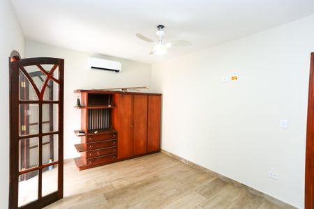 Casa para alugar com 175m², 4 quartos e 2 vagassuíte 