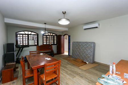 Casa para alugar com 175m², 4 quartos e 2 vagasSala 