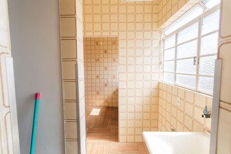 Apartamento à venda com 170m², 5 quartos e 2 vagas Apartamento à venda com 170m², 5 quartos e 2 vagasÁrea de Serviço