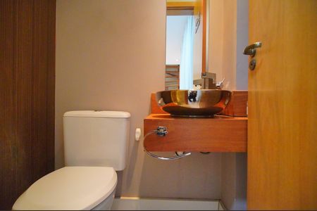 Casa de condomínio à venda com 124m², 3 quartos e 2 vagasLavabo