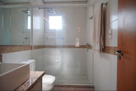 Casa de condomínio à venda com 124m², 3 quartos e 2 vagasBanheiro da Suíte