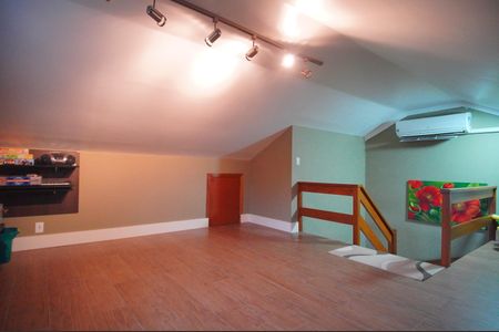 Casa de condomínio à venda com 124m², 3 quartos e 2 vagassotão