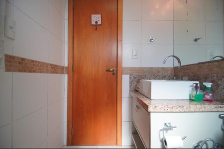 Casa de condomínio à venda com 124m², 3 quartos e 2 vagasBanheiro da Suíte