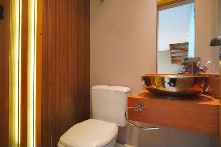 Casa de condomínio à venda com 124m², 3 quartos e 2 vagasLavabo