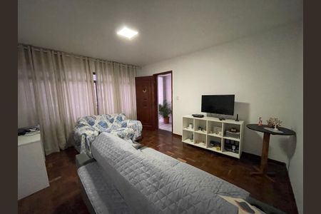 Sala de casa à venda com 4 quartos, 250m² em Ferreira, São Paulo