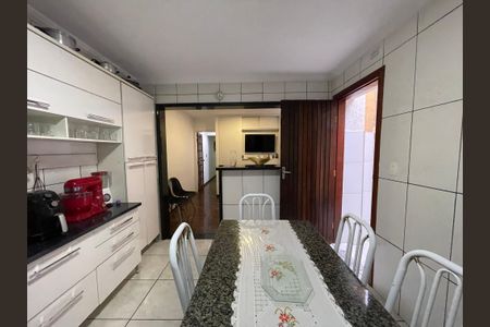 Casa à venda com 250m², 4 quartos e 3 vagasCozinha