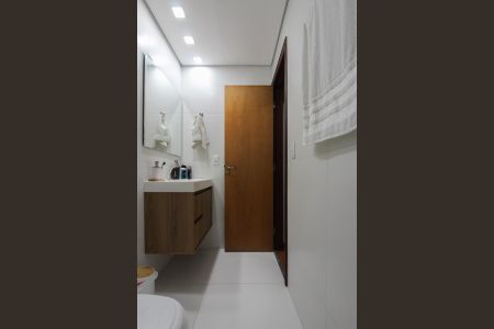 Apartamento à venda com 236m², 4 quartos e 4 vagasBanheiro da Suíte 2