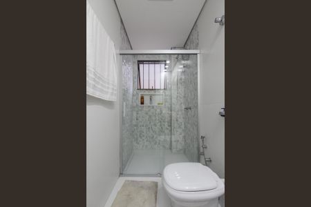 Apartamento à venda com 236m², 4 quartos e 4 vagasBanheiro da Suíte 2