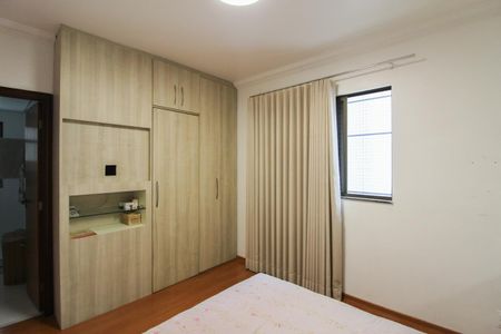 Apartamento à venda com 236m², 4 quartos e 4 vagasSuíte 1