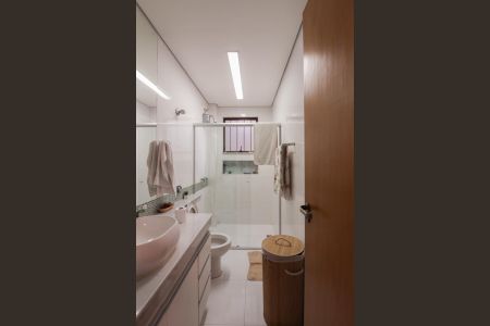 Apartamento à venda com 236m², 4 quartos e 4 vagasBanheiro da Suíte 1