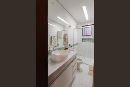 Apartamento à venda com 236m², 4 quartos e 4 vagasBanheiro da Suíte 1