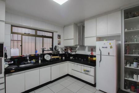 Apartamento à venda com 236m², 4 quartos e 4 vagasCozinha