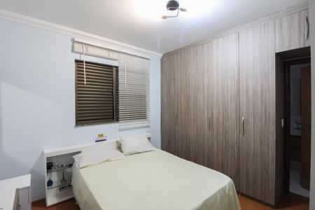 Apartamento à venda com 236m², 4 quartos e 4 vagasSuíte 2