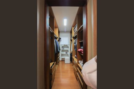 Apartamento à venda com 236m², 4 quartos e 4 vagasCloset da suíte 1