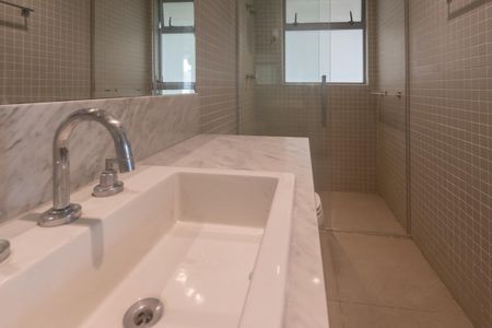 Apartamento para alugar com 102m², 1 quarto e 2 vagas Apartamento para alugar com 102m², 1 quarto e 2 vagasBanheiro da Suíte