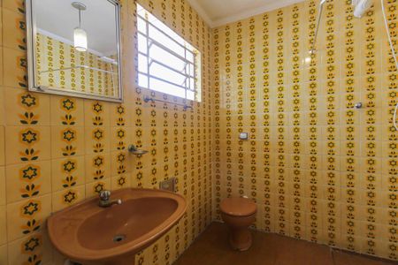 Casa para alugar com 170m², 3 quartos e 2 vagasBanheiro de Serviço