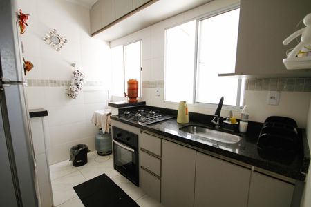 Cozinha de casa de condomínio para alugar com 2 quartos, 61m² em Maracanã, Praia Grande