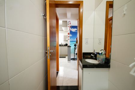 Casa de condomínio para alugar com 61m², 2 quartos e 2 vagasBanheiro