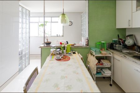 Apartamento à venda com 153m², 4 quartos e 2 vagas Apartamento à venda com 153m², 4 quartos e 2 vagasCozinha