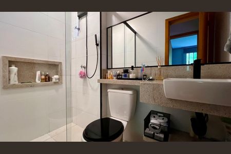 Apartamento à venda com 163m², 2 quartos e 2 vagasbanho