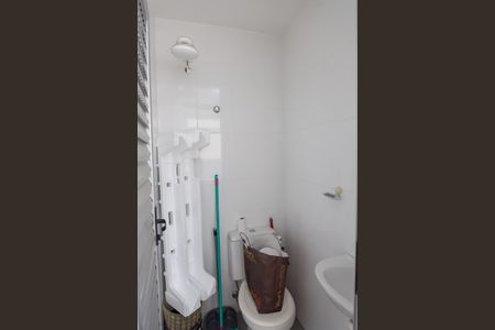 Apartamento à venda com 140m², 4 quartos e 3 vagas Apartamento à venda com 140m², 4 quartos e 3 vagasBanheiro de serviço