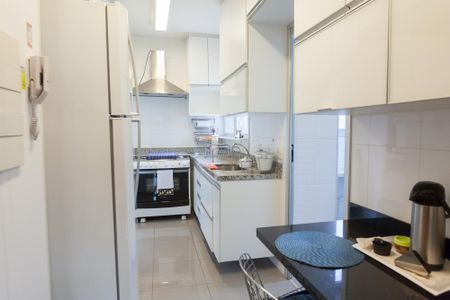 Apartamento à venda com 140m², 4 quartos e 3 vagas Apartamento à venda com 140m², 4 quartos e 3 vagasCozinha