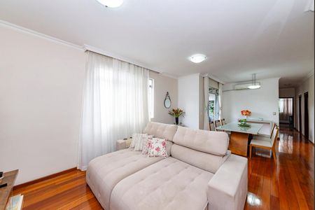 Sala de apartamento para alugar com 4 quartos, 128m² em Padre Eustáquio, Belo Horizonte