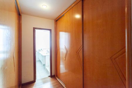 Casa à venda com 561m², 3 quartos e 4 vagasCloset da suíte 2