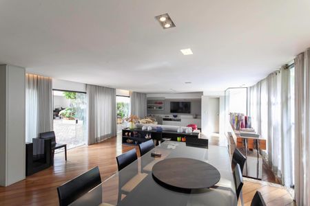 Sala 1 de casa à venda com 3 quartos, 561m² em Santa Lúcia, Belo Horizonte
