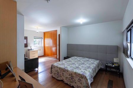 Casa à venda com 561m², 3 quartos e 4 vagasSuíte 2