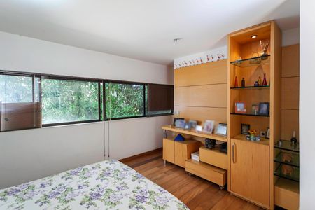 Casa à venda com 561m², 3 quartos e 4 vagasSuíte 2