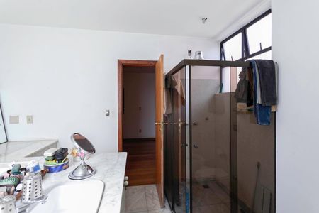 Casa à venda com 561m², 3 quartos e 4 vagasBanheiro da suíte 2