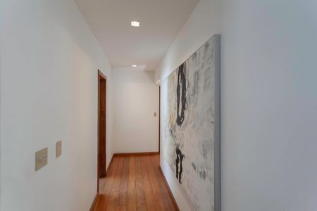 Casa à venda com 561m², 3 quartos e 4 vagasCorredor