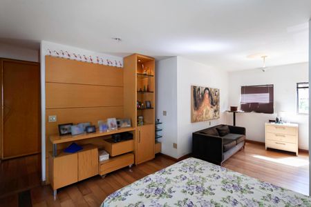 Casa à venda com 561m², 3 quartos e 4 vagasSuíte 2