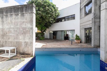 Casa à venda com 561m², 3 quartos e 4 vagasQuintal
