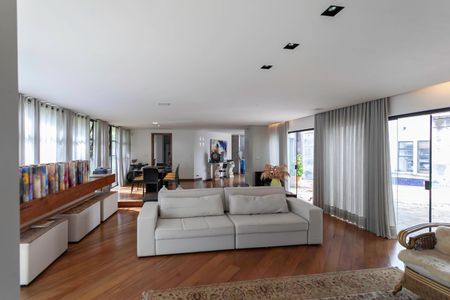 Sala 1 de casa à venda com 3 quartos, 561m² em Santa Lúcia, Belo Horizonte