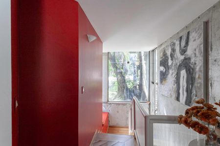 Casa à venda com 561m², 3 quartos e 4 vagasEscada