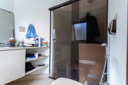 Casa à venda com 561m², 3 quartos e 4 vagasBanheiro da suíte 1