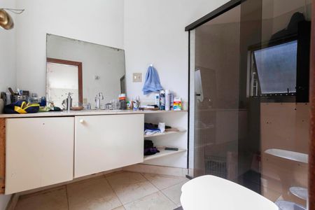 Casa à venda com 561m², 3 quartos e 4 vagasBanheiro da suíte 1