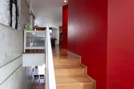 Casa à venda com 561m², 3 quartos e 4 vagasEscada