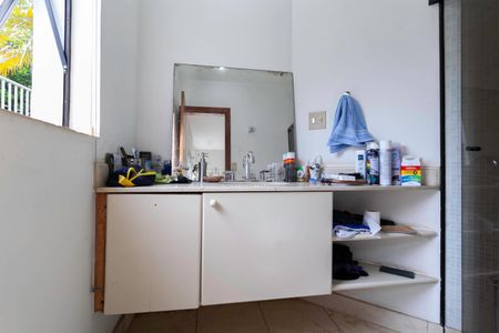 Casa à venda com 561m², 3 quartos e 4 vagasBanheiro da suíte 1