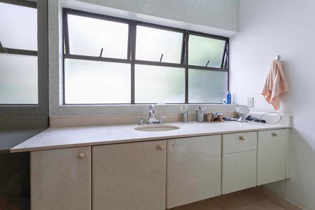 Casa à venda com 561m², 3 quartos e 4 vagasBanheiro social