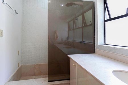 Casa à venda com 561m², 3 quartos e 4 vagasBanheiro social