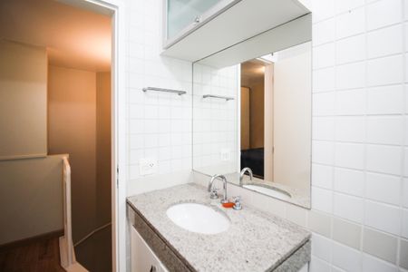 Banheiro  de kitnet/studio para alugar com 1 quarto, 29m² em Indianópolis, São Paulo