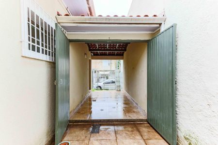 Casa para alugar com 210m², 3 quartos e 3 vagas Casa para alugar com 210m², 3 quartos e 3 vagasGaragem / Quintal