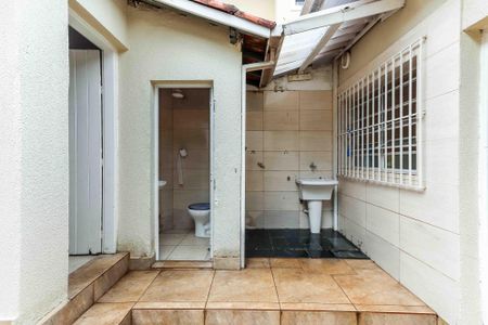 Casa para alugar com 210m², 3 quartos e 3 vagas Casa para alugar com 210m², 3 quartos e 3 vagasQuintal / Lavanderia